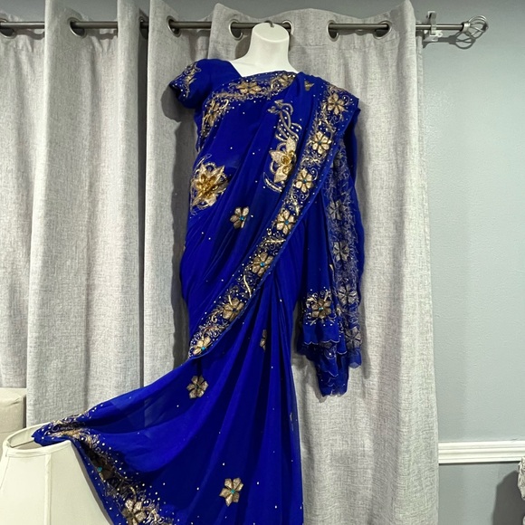 Gorgeous Saree with stitched blouse - Picture 4 of 4